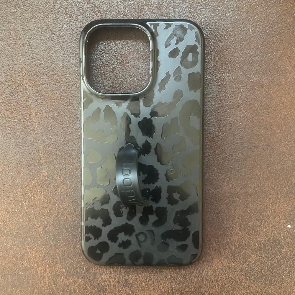 Loopy black leopard case